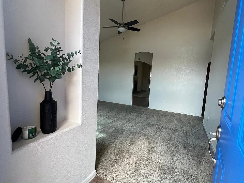 432 Desert Dandelion St