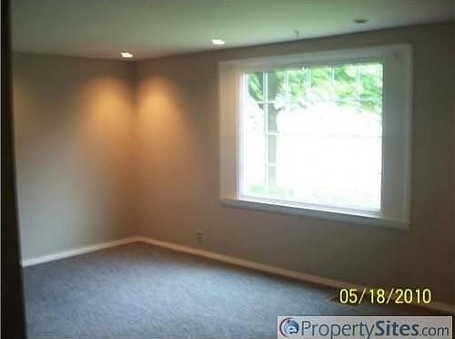 4th image of 2418 Sampson St