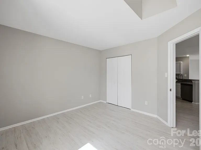 18841 Vineyard Point Ln — Photo 15