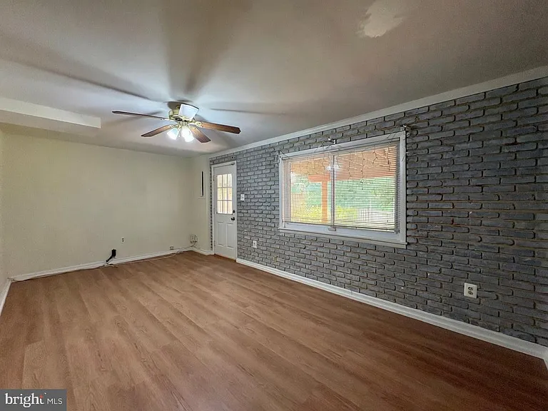 8112 Parkdale Ct — Photo 17