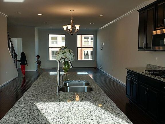 4th image of 42247 Hampton Woods Ter