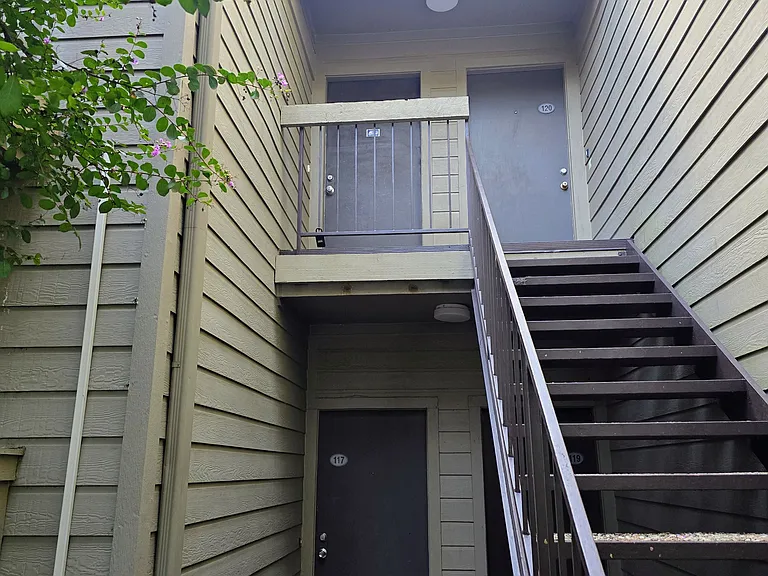 10049 Westpark Dr #118 — Photo 2