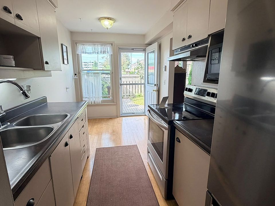 1st image of 33 Taunton Rd W #28