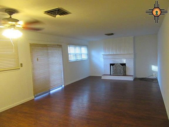 3rd image of 102 W Mesa Dr