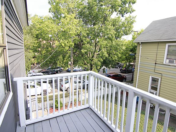 5th image of 425 Smith Ave N