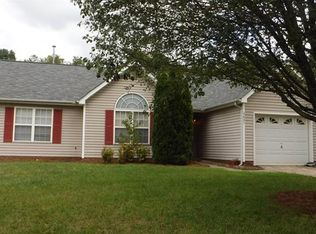 9421 Northwoods Forest Dr, Charlotte, NC 28214