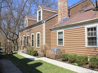 1576 Stonebridge Trl, Wheaton, IL 60189