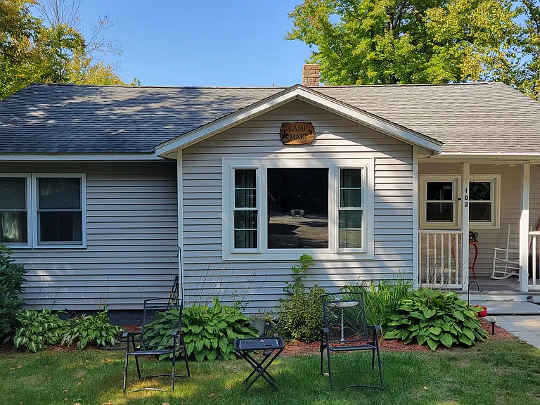 103 Lakeshore Dr — Photo 1