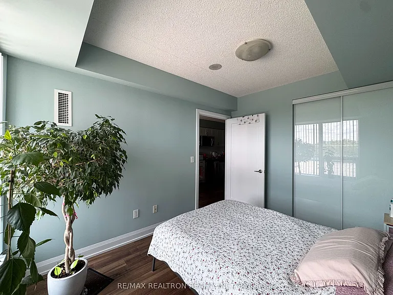18 Graydon Hall Dr #301 — Photo 8
