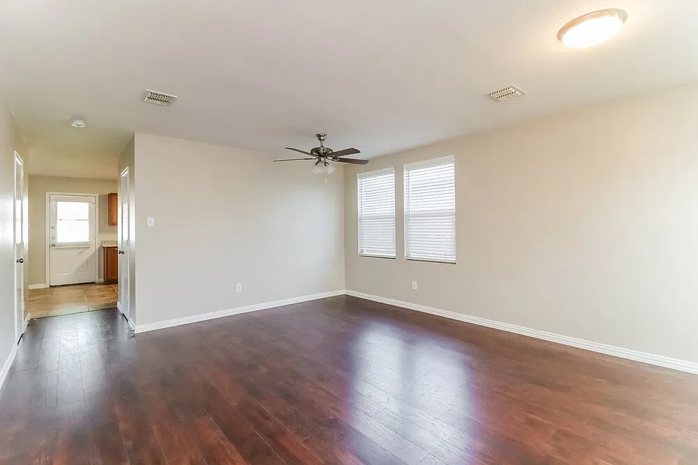 3 bed, 2.5 bath, 2294 sqft, $2,575 — Photo 4
