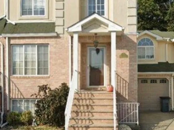 49 Quail Ln, Staten Island, NY 10309
