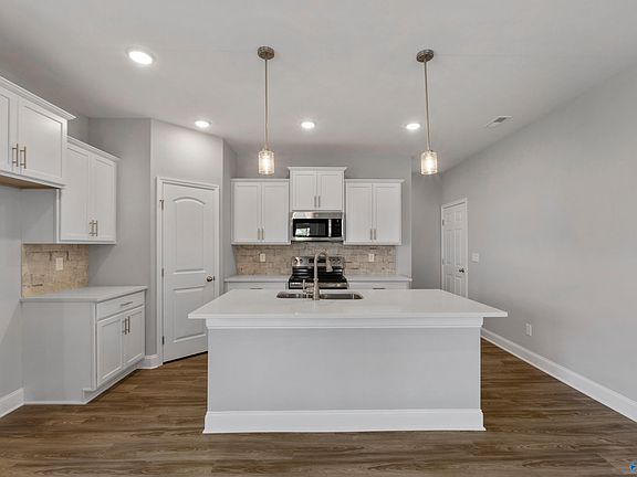 4th image of 131 Rose Valley Dr