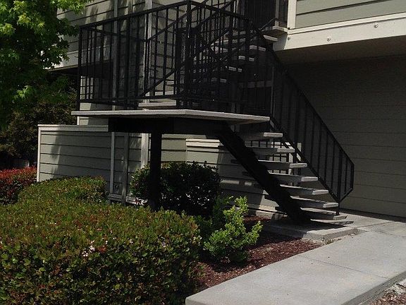 2nd image of 92 Castlebridge Dr