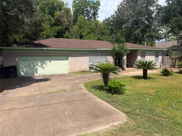 1714 W Sealy St, Alvin, TX 77511