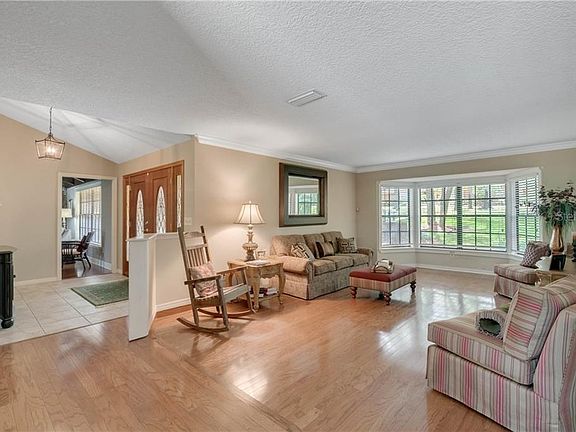 4th image of 208 N Sweetwater Cove Blvd