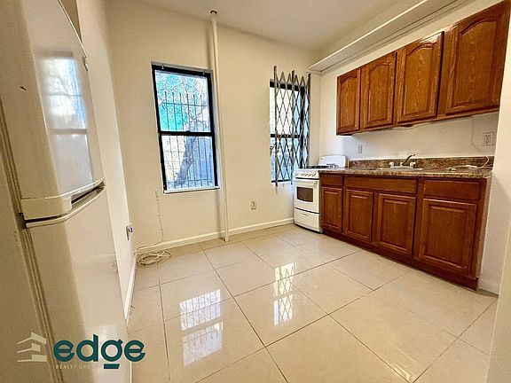 3rd image of 57 Bartlett St #1R