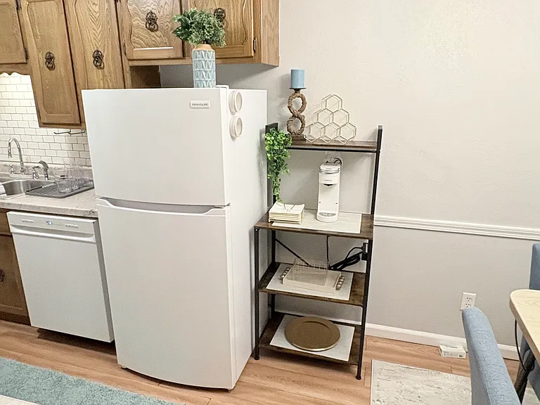 507 W Westview St #16 — Photo 8
