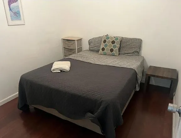 6 bed, 2100 sqft, $750 — Photo 2