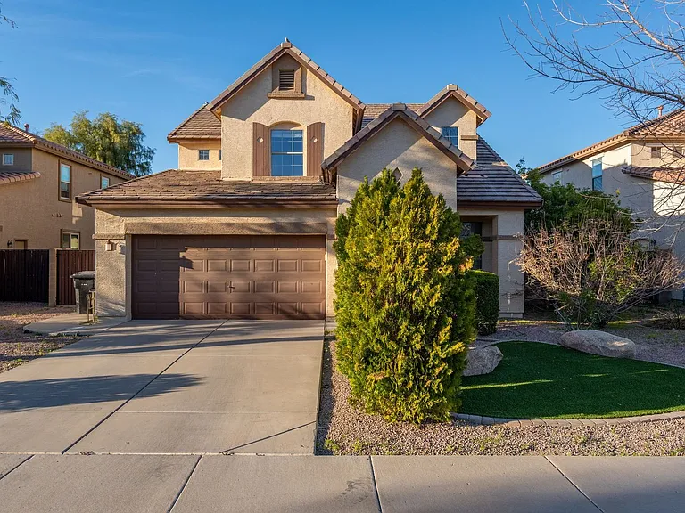 1546 E Nightingale Ln — Photo 2