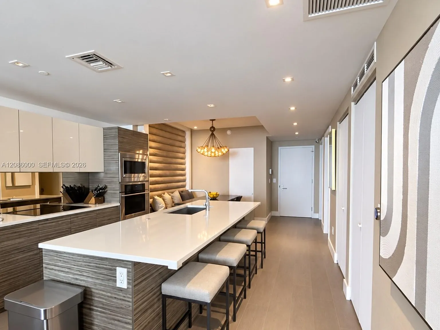 Icon Bay Condo — Photo 2