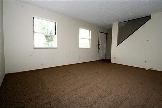 3rd image of 908 Pebblelane Dr