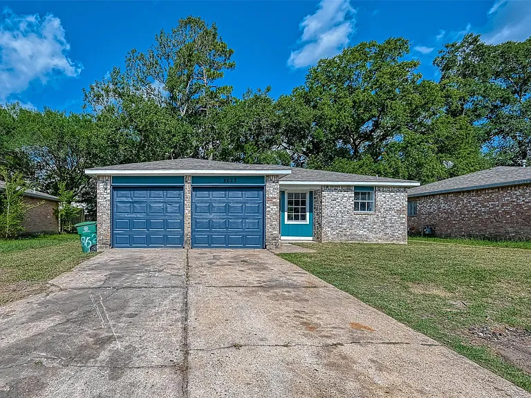 8623 Valley Forest Dr — Photo 3