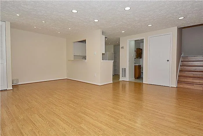 3 bed, 2.5 bath, 1604 sqft, $2,450 — Photo 4