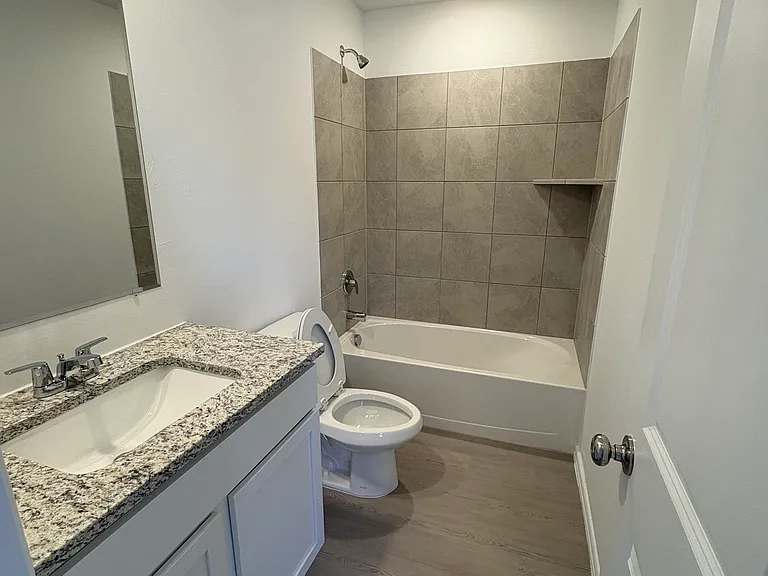 2020 Delphine Dr — Photo 7