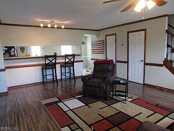 3rd image of 1202 Basswood Ct