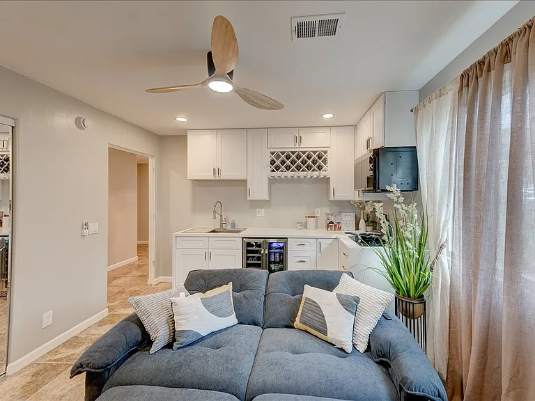 880 La Terraza Blvd #2 — Photo 3