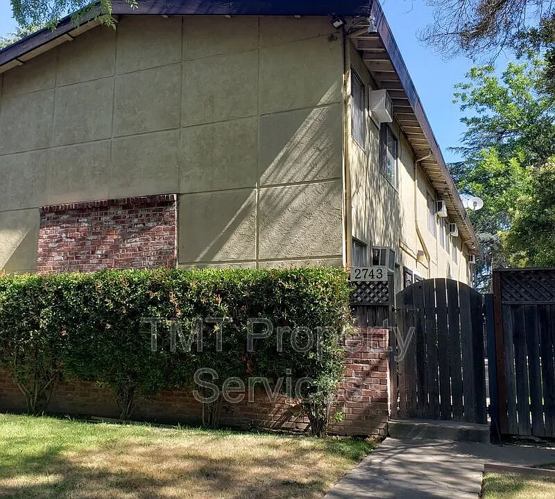2743 2nd Ave #6