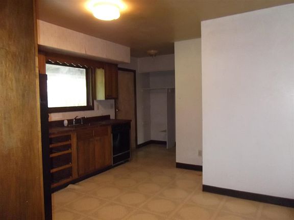 2nd image of 2515 S Hickory Leaf Dr