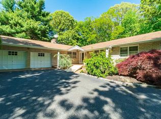31 Buckingham Dr, Dix Hills, NY 11746