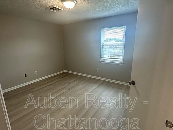 5th image of 446 9th St SE
