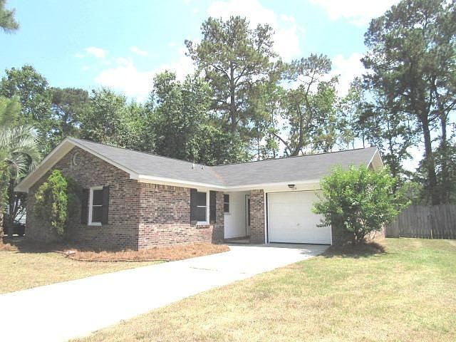 1st image of 105 Maple Dr