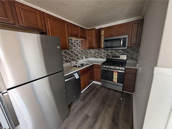 2nd image of 622 Chapel St