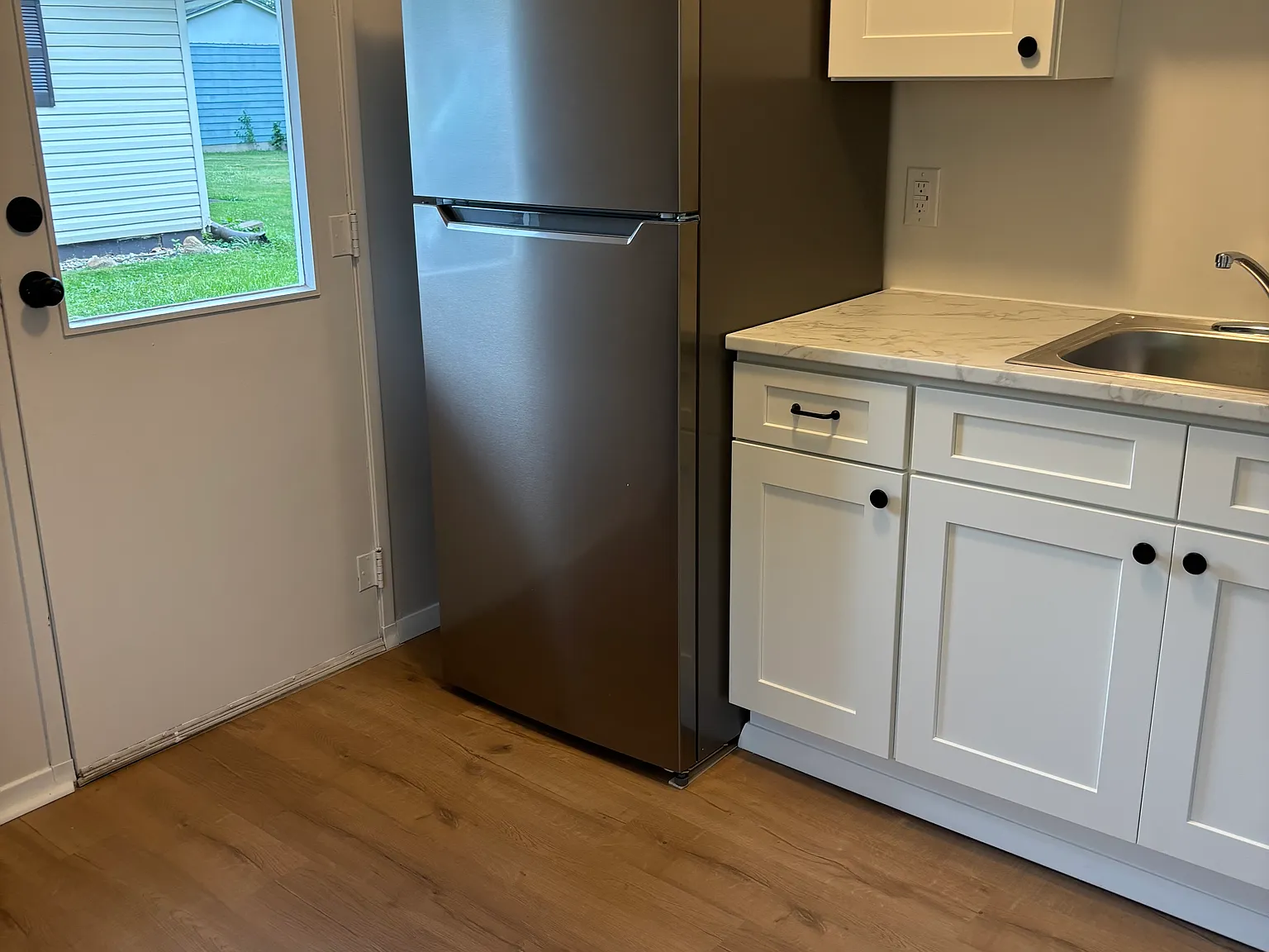 3 bed, 860 sqft, $1,200 — Photo 3