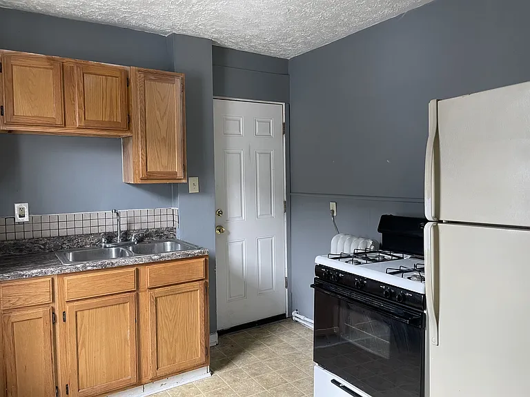 84 Rhodes Ave #4 — Photo 3