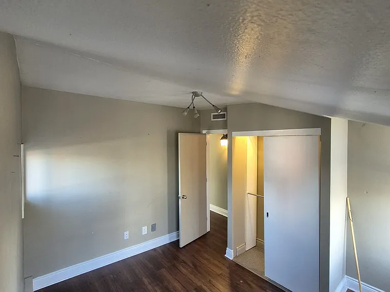 196 Carlton St #3 — Photo 9