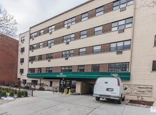 534 W Surf St #420, Chicago, IL 60657