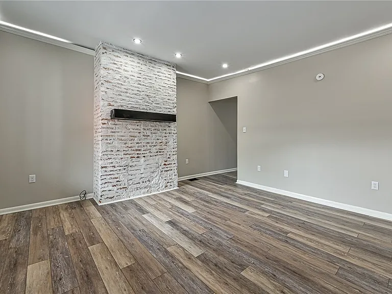 15 1/2 Sherman St — Photo 2