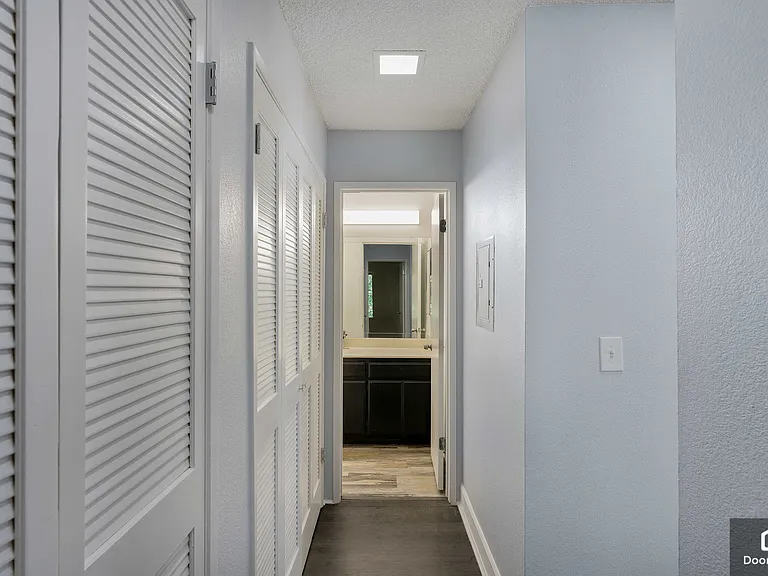 1504 Chelsea — Photo 13