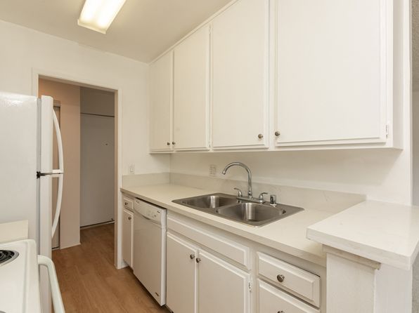 445 S Ardmore Ave APT 208