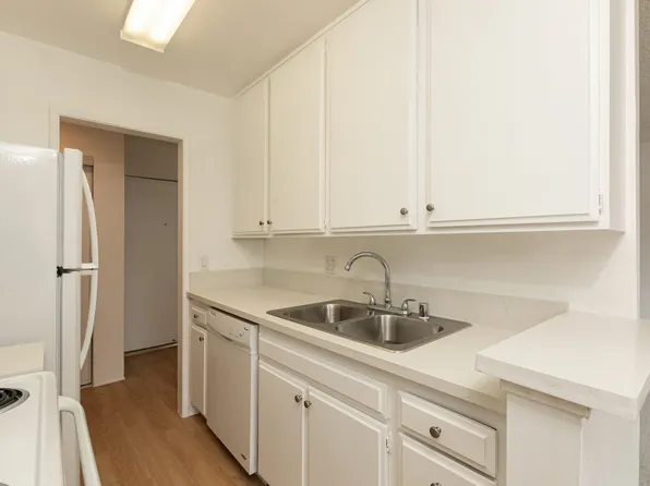 Wilshire Ardmore Towers