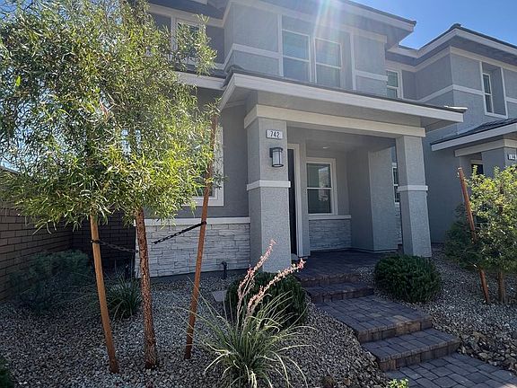 3rd image of 742 Cottonwood Hill Pl