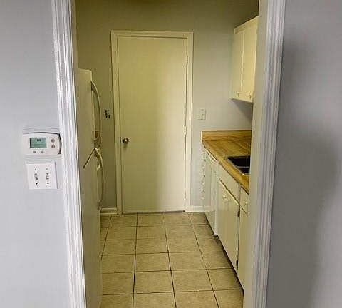 5th image of 116 S Island Square Dr