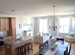 59 Meadow View Dr, Middletown, NY 10940