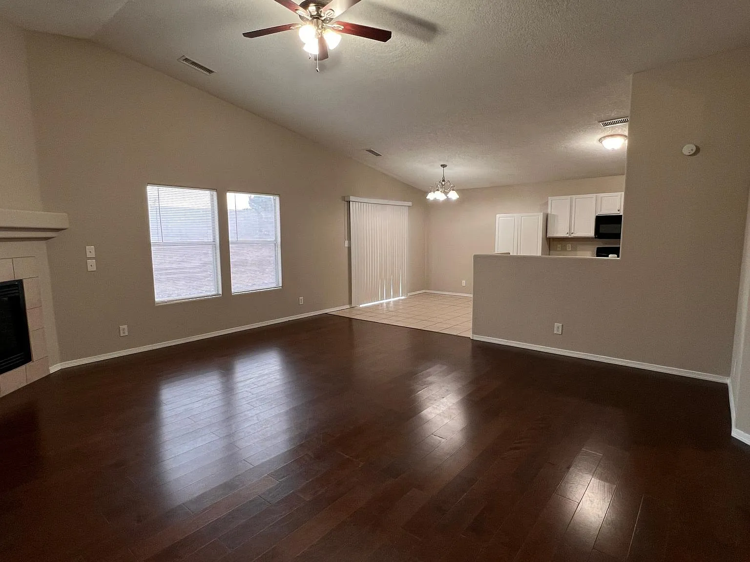3 bed, 1868 sqft, $2,495 — Photo 4