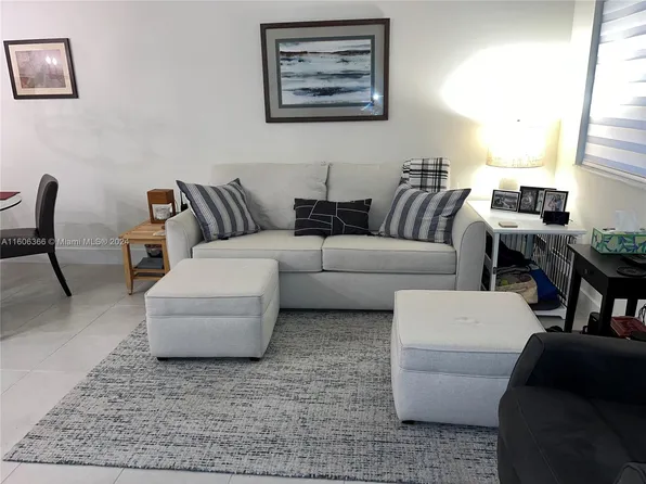 8381 NW 43rd St, Doral, FL 33166