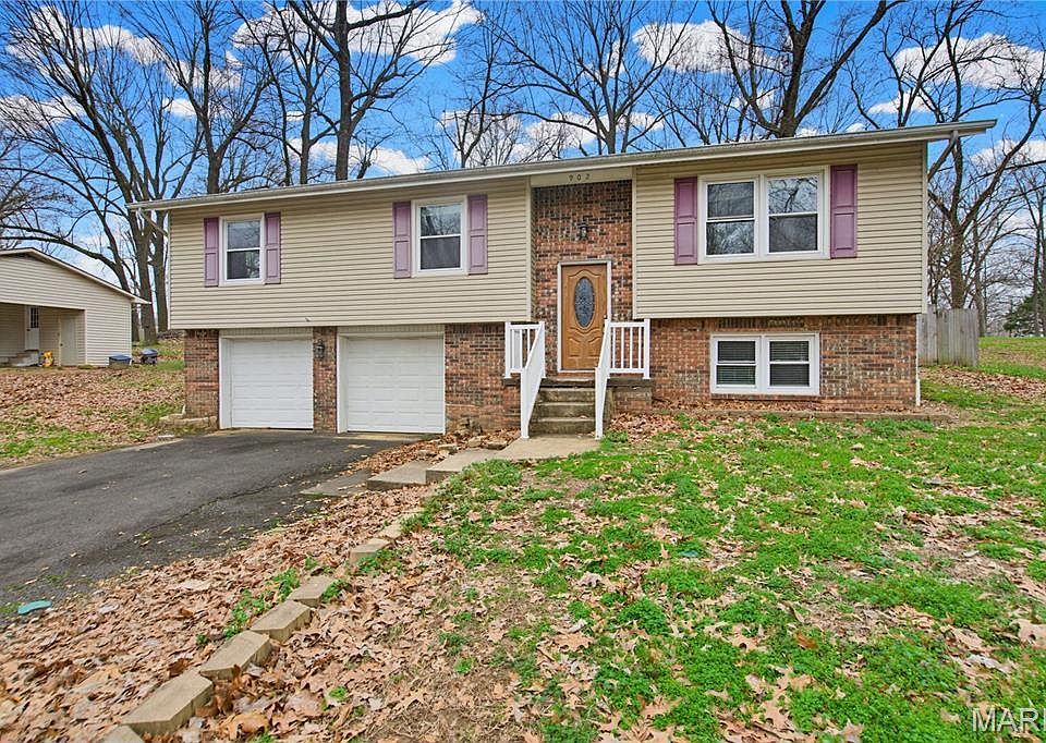 1st image of 902 Albert St